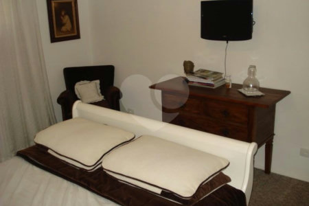 Sobrado à venda com 4 quartos, sendo 2 suítes,  em Fazenda Morumbi, São Paulo, SP
