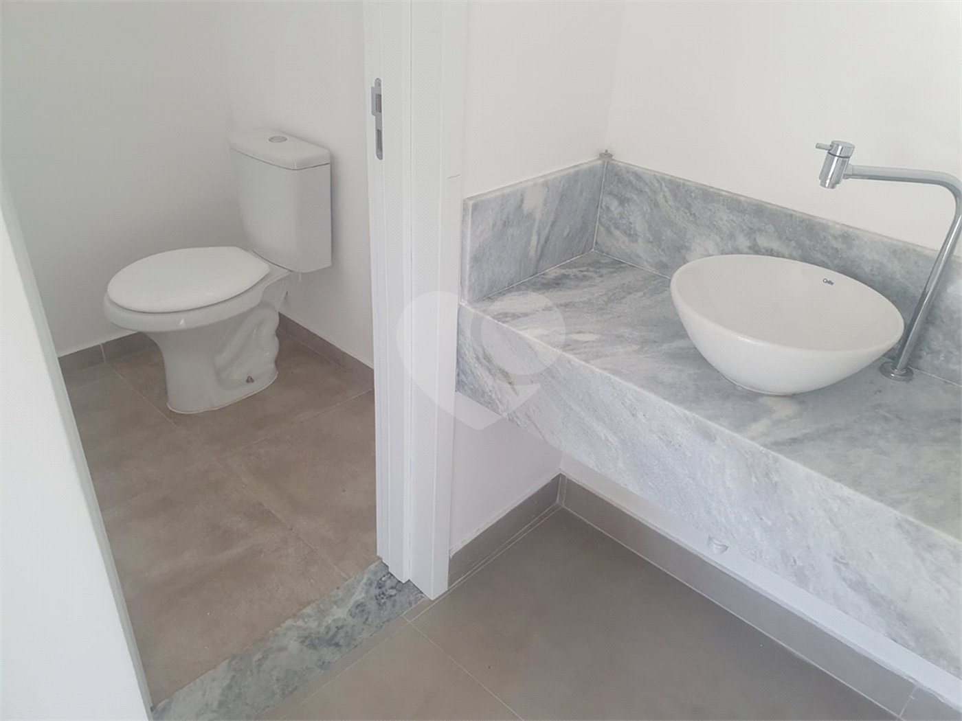Casa de Vila à venda com 3 quartos, sendo 1 suíte,  em João Xxiii, Vinhedo, SP