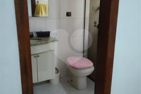 Sobrado à venda com 3 quartos, sendo 1 suíte, em Chora Menino, São Paulo, SP