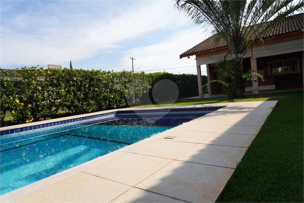 Casa para alugar com 4 quartos, sendo 2 suítes, no condomínio Mont Serrat, Salto - SP