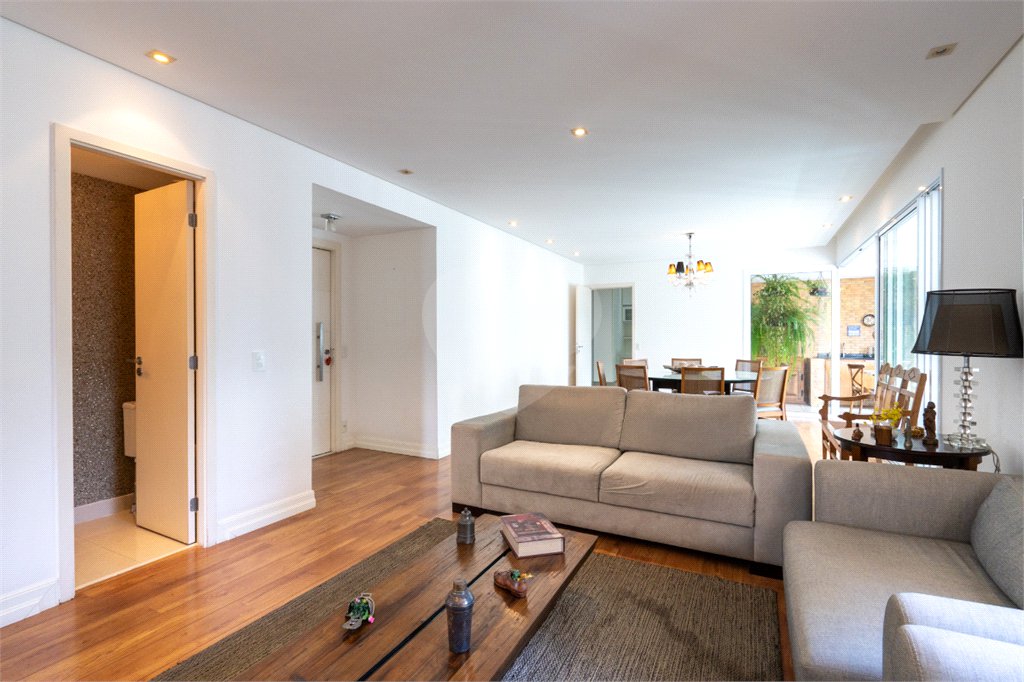 Apartamento à venda com 3 suítes em Campo Belo, São Paulo, SP