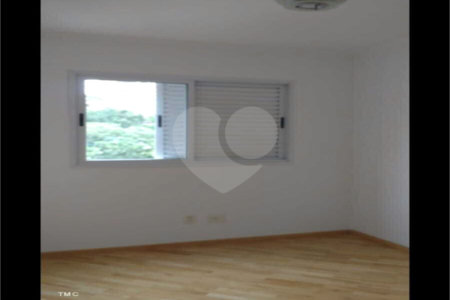 Apartamento à venda com 3 quartos, sendo 1 suíte, em Vila Andrade, São Paulo, SP
