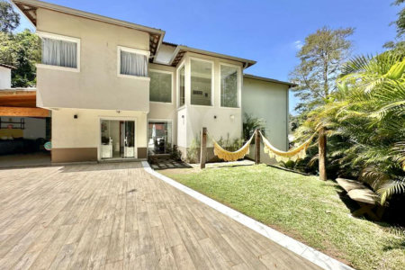 Casa à venda com 4 quartos, sendo 3 suítes, no condomínio Vilarejo, Carapicuíba - SP