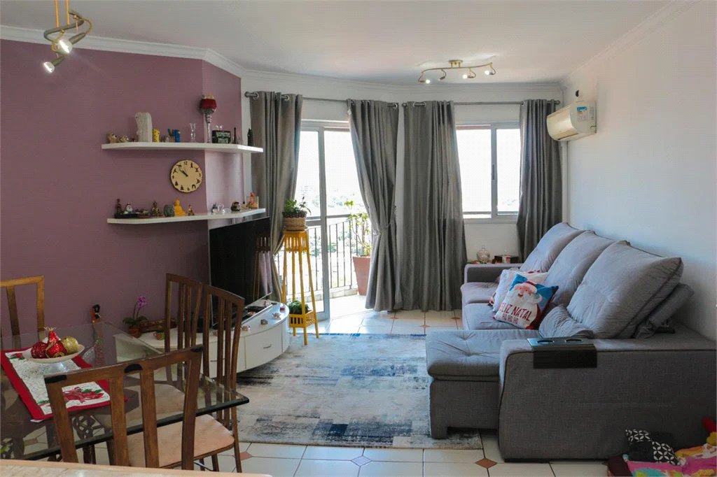 Apartamento à venda com 3 quartos, sendo 1 suíte,  em Vila Gomes, São Paulo, SP