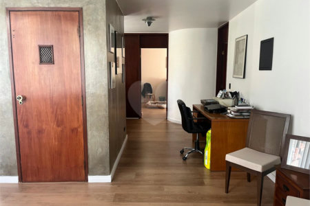 Casa à venda com 4 quartos, sendo 3 suítes, no condomínio Vitoria Regia, São Paulo - SP