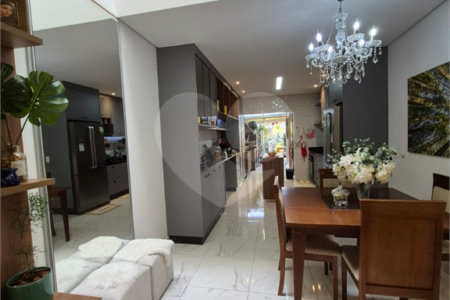 Sobrado à venda com 3 suítes em Vila Nivi, São Paulo, SP