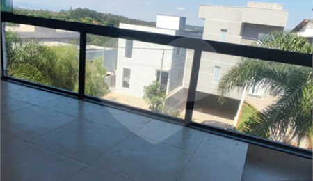 Casa à venda com 3 quartos, sendo 1 suíte, no condomínio Terras de São Fernando, Cotia - SP