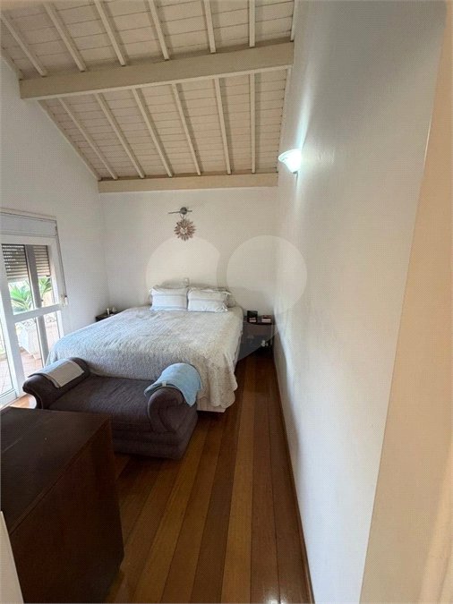 Casa à venda com 4 quartos, sendo 2 suítes, no condomínio Milennium, Valinhos - SP
