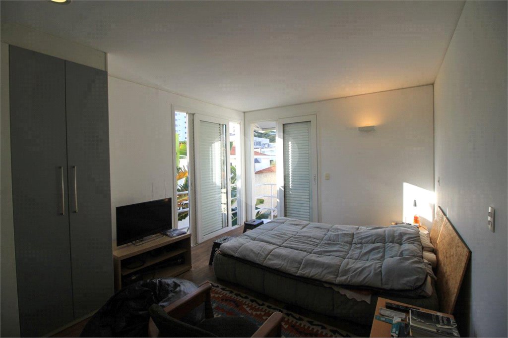 Casa à venda ou para alugar com 5 quartos, sendo 3 suítes, em Vila Madalena, São Paulo, SP