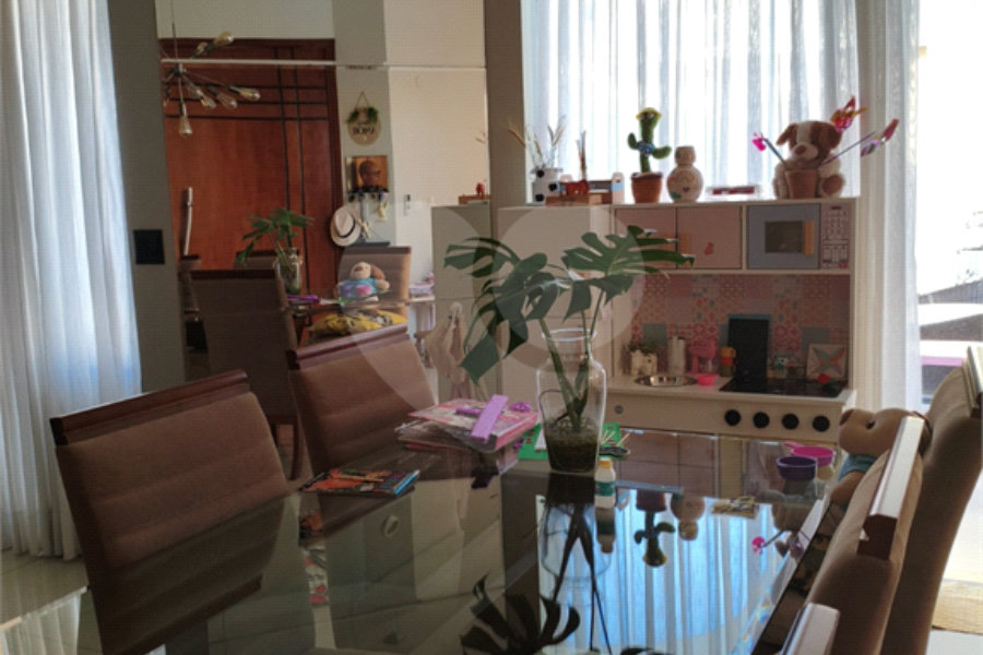Casa à venda com 3 suítes em Carmo, Araraquara, SP