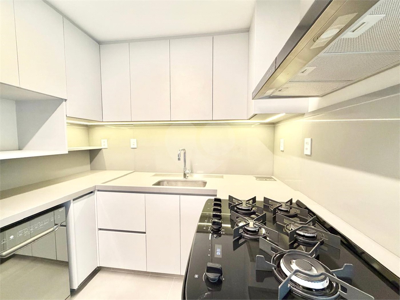 Apartamento à venda com 3 suítes em Campo Belo, São Paulo, SP