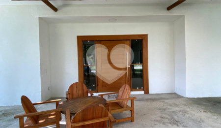 Casa à venda com 4 quartos, sendo 3 suítes, em Taperapuan, Porto Seguro, BA
