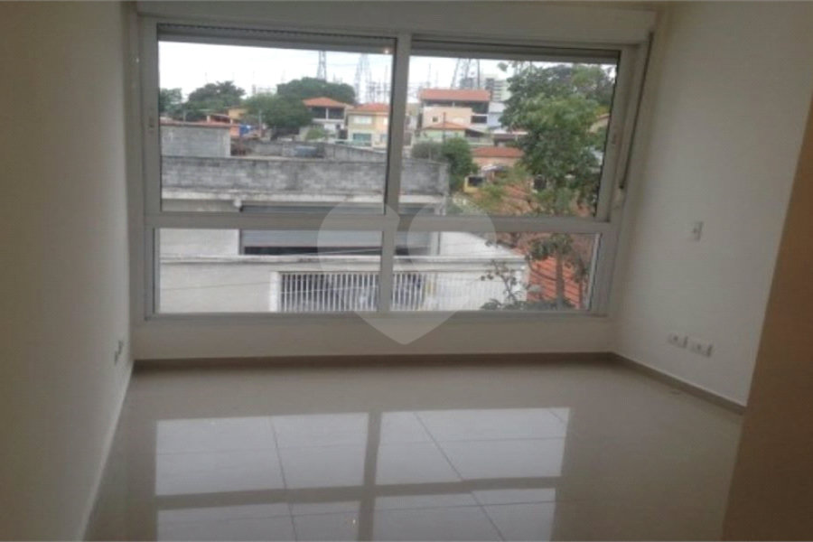 Casa à venda com 3 quartos, sendo 1 suíte,  no condomínio Residencial Vegas, São Paulo - SP