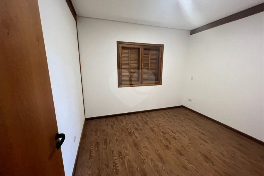Sobrado à venda com 3 quartos, sendo 1 suíte,  em Serra da Cantareira, Mairiporã, SP