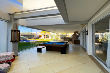 Casa à venda ou para alugar com 3 suítes no condomínio Figueira Garden, Atibaia - SP