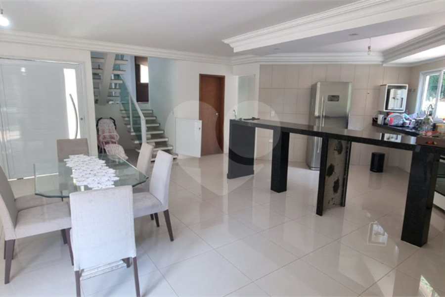 Casa à venda com 4 quartos, sendo 2 suítes,  no condomínio Sausalito, Mairiporã - SP