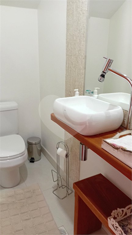 Sobrado à venda com 4 quartos, sendo 2 suítes,  em Vila Gilda, Santo André, SP