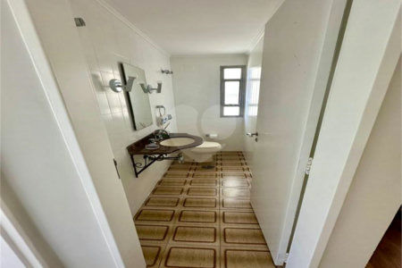 Apartamento à venda com 3 quartos, sendo 1 suíte, em Itaim Bibi, São Paulo, SP