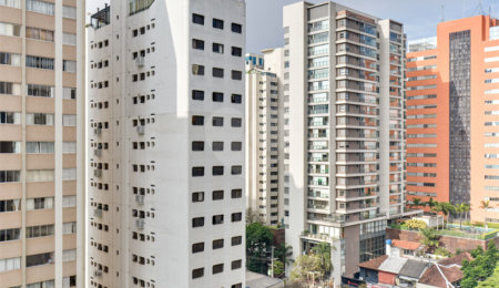 Apartamento à venda com 3 quartos, sendo 2 suítes,  em Moema, São Paulo, SP