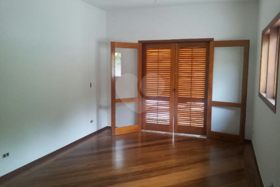 Sobrado à venda com 4 quartos, sendo 2 suítes, em Jardim Floresta, São Paulo, SP