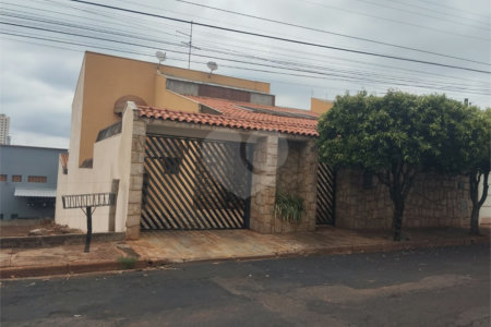 Sobrado à venda com 3 quartos, sendo 1 suíte, em Jardim Nova América, Araraquara, SP
