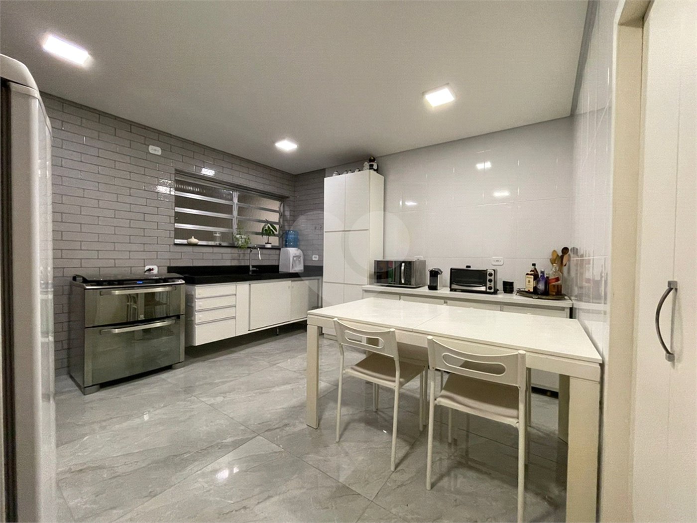 Sobrado à venda com 5 quartos, sendo 1 suíte, em Alto da Boa Vista, São Paulo, SP