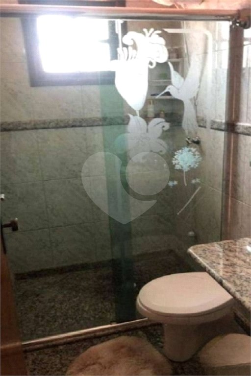 Sobrado à venda com 4 quartos, sendo 3 suítes, em Vila Irmãos Arnoni, São Paulo, SP