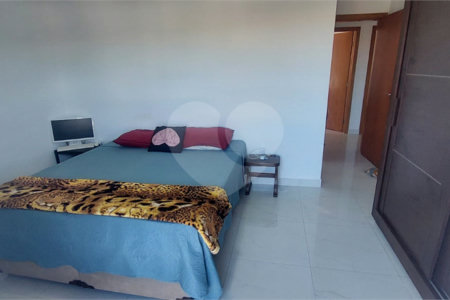 Casa à venda com 3 suítes no condomínio Riviera dos Pássaros, Joanópolis - SP