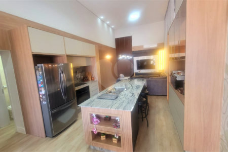 Casa à venda com 4 suítes no condomínio Sta Morriz, Campinas - SP