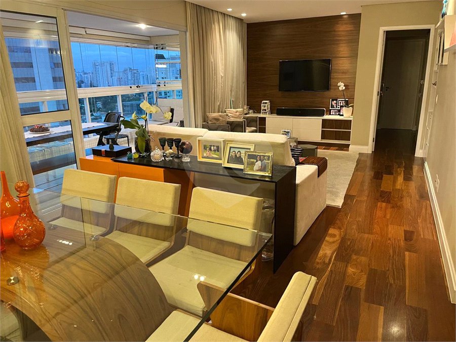Apartamento à venda com 3 suítes em Vila Gertrudes, São Paulo, SP