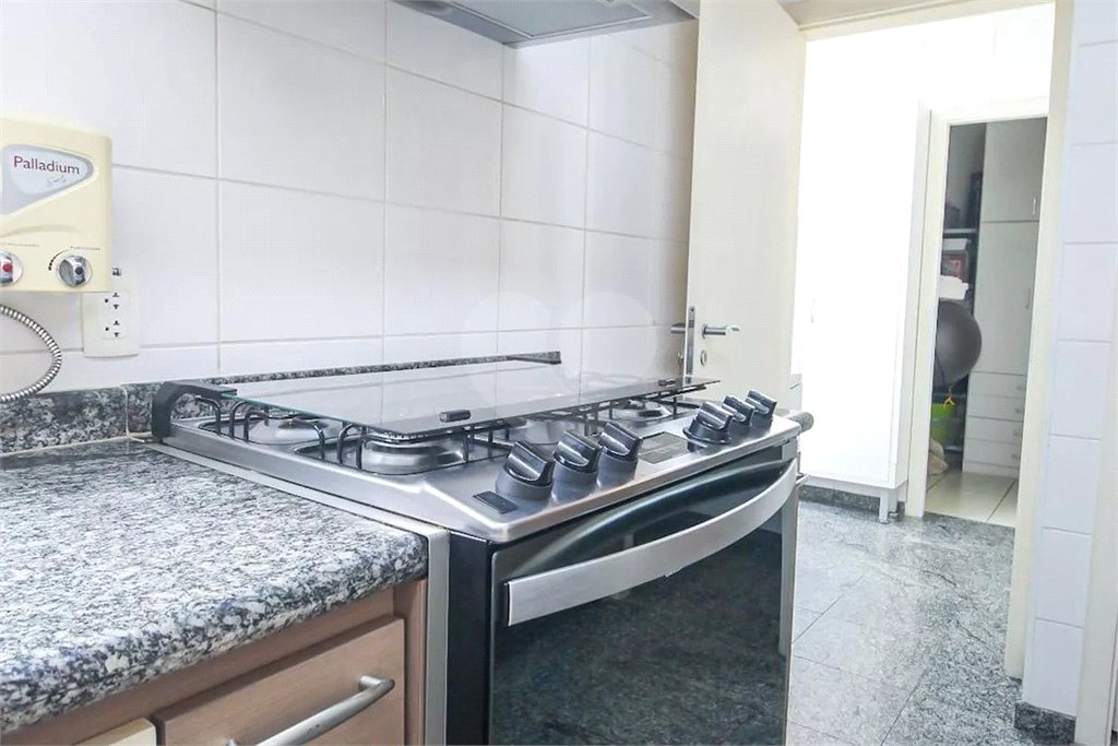 Apartamento à venda com 3 suítes em Real Parque, São Paulo, SP