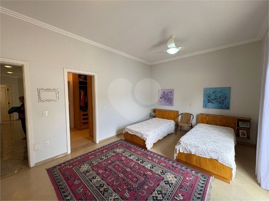Casa à venda com 5 quartos, sendo 3 suítes, no condomínio Granja Olga III, Sorocaba - SP