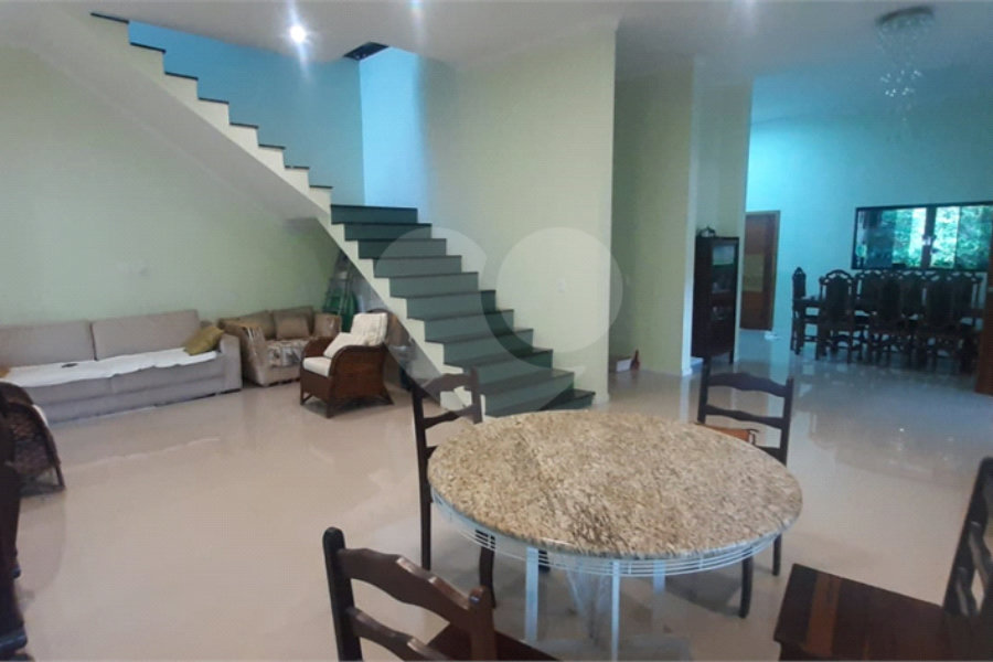 Casa à venda ou para alugar com 5 quartos, sendo 4 suítes, no condomínio Sausalito, Mairiporã - SP