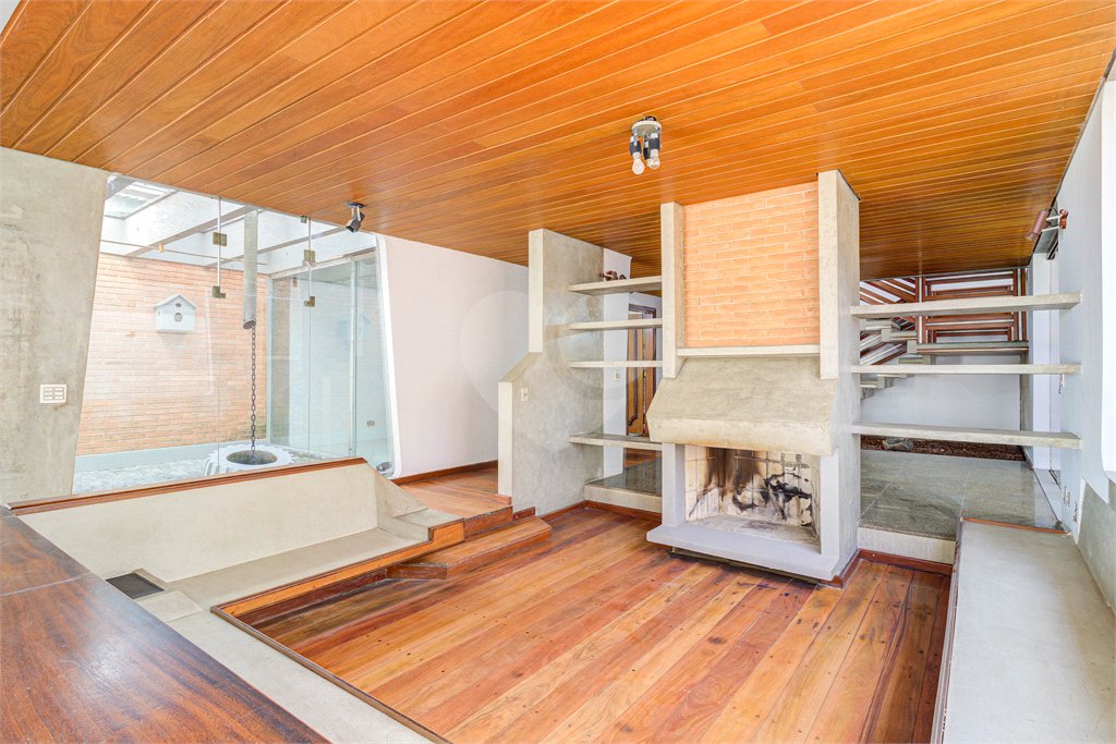 Casa à venda com 5 quartos, sendo 3 suítes, em Alto da Boa Vista, São Paulo, SP