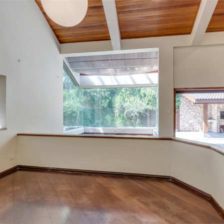 Casa à venda com 5 quartos, sendo 3 suítes, no condomínio Granja do Morumbi, São Paulo - SP
