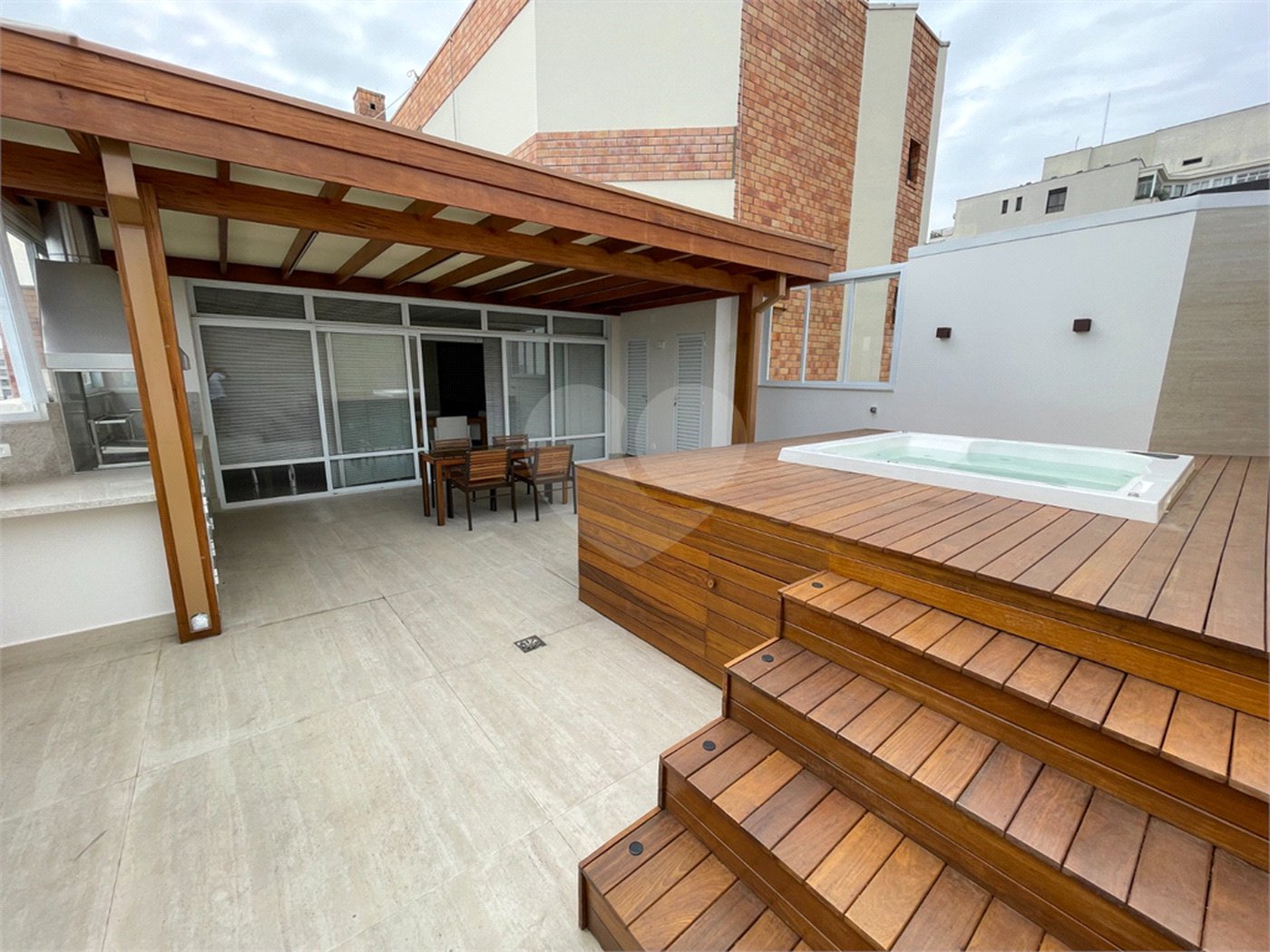 Apartamento à venda com 4 suítes em Vila Suzana, São Paulo, SP