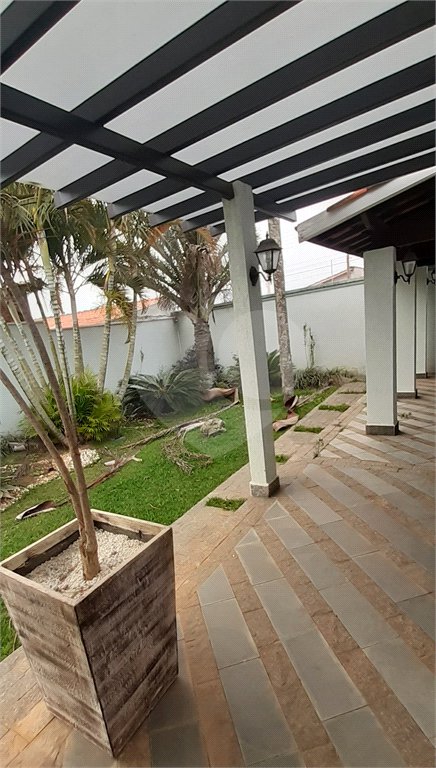 Casa à venda com 5 quartos, sendo 1 suíte, no Centro, Bom Jesus dos Perdões, SP