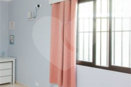 Sobrado à venda com 3 quartos, sendo 1 suíte, em Vila Curuçá, São Paulo, SP