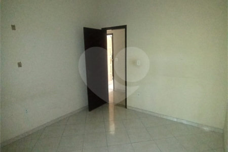 Casa à venda com 2 quartos, sendo 1 suíte, no condomínio River Plate, Rio de Janeiro - RJ