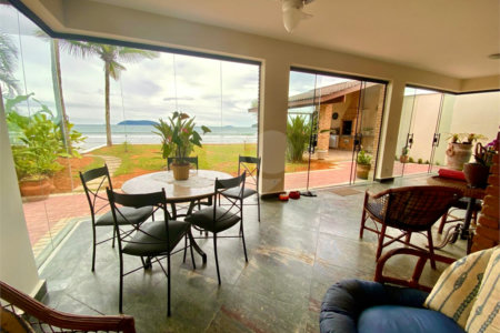 Casa à venda com 6 quartos, sendo 4 suítes,  em Maranduba, Ubatuba, SP
