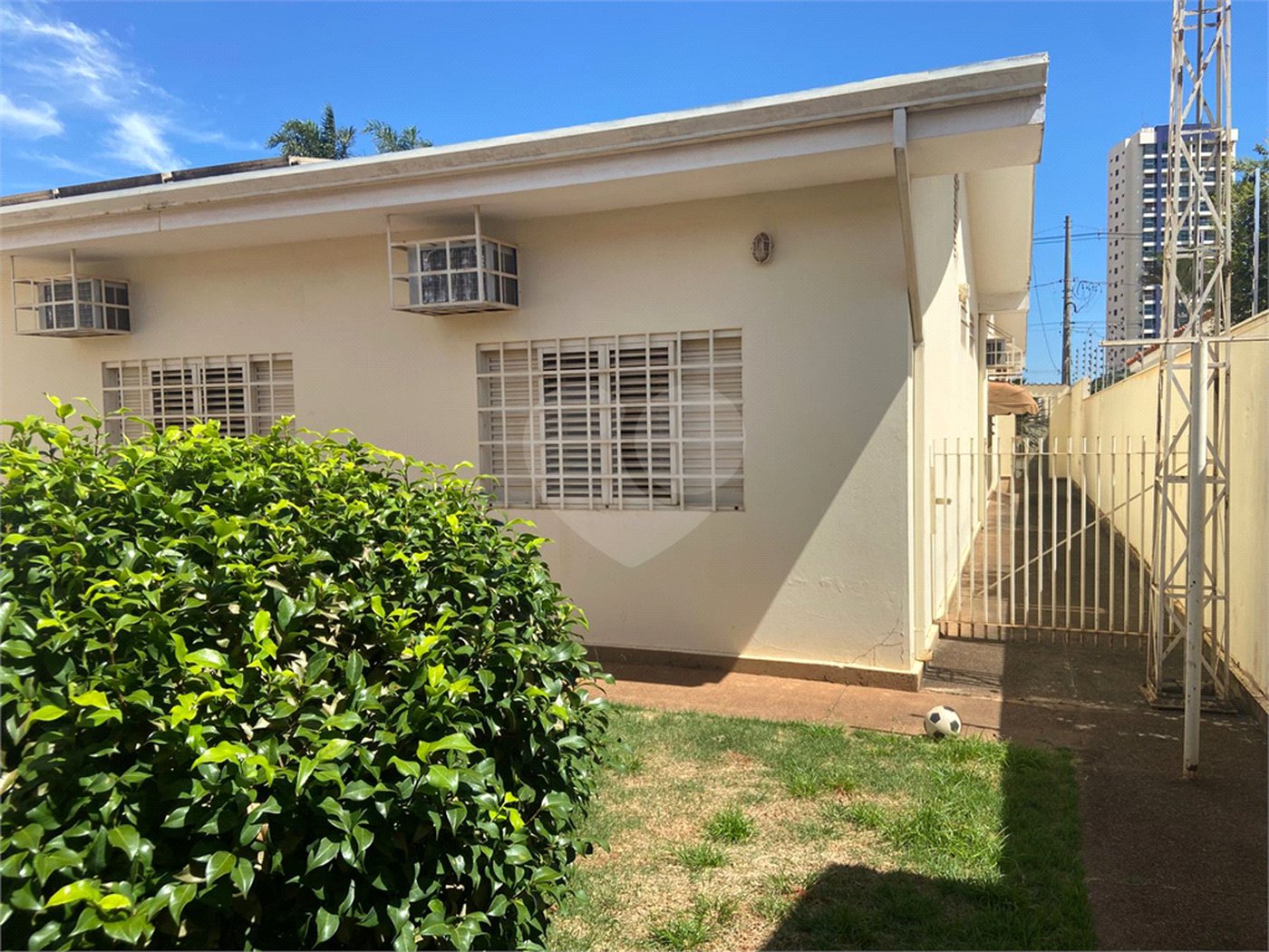 Casa à venda com 3 suítes em Jardim Primavera, Araraquara, SP
