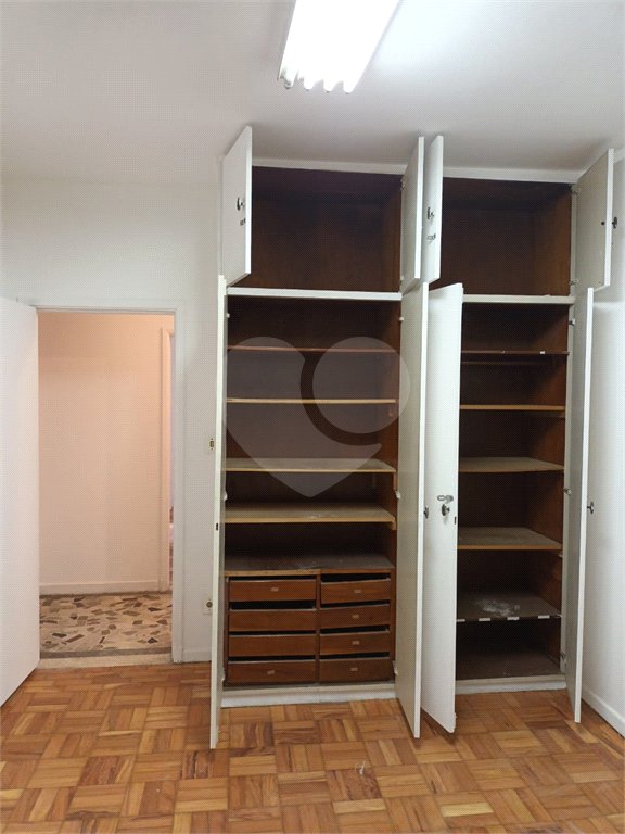 Casa à venda ou para alugar com 6 quartos, sendo 4 suítes,  em JARDIM GUEDALA, São Paulo, SP