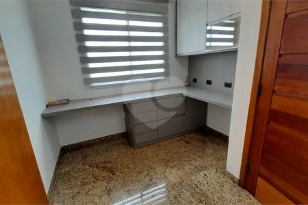 Casa à venda com 3 quartos, sendo 1 suíte, no condomínio Residencial Jardins, São Bernardo do Campo - SP
