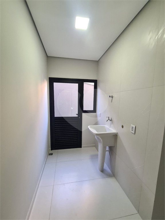 Casa à venda com 3 suítes no condomínio Reserva dos Jatobás, Louveira - SP