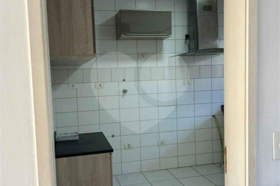 Casa à venda com 3 quartos, sendo 1 suíte,  no condomínio Village St. Louis, São Paulo - SP