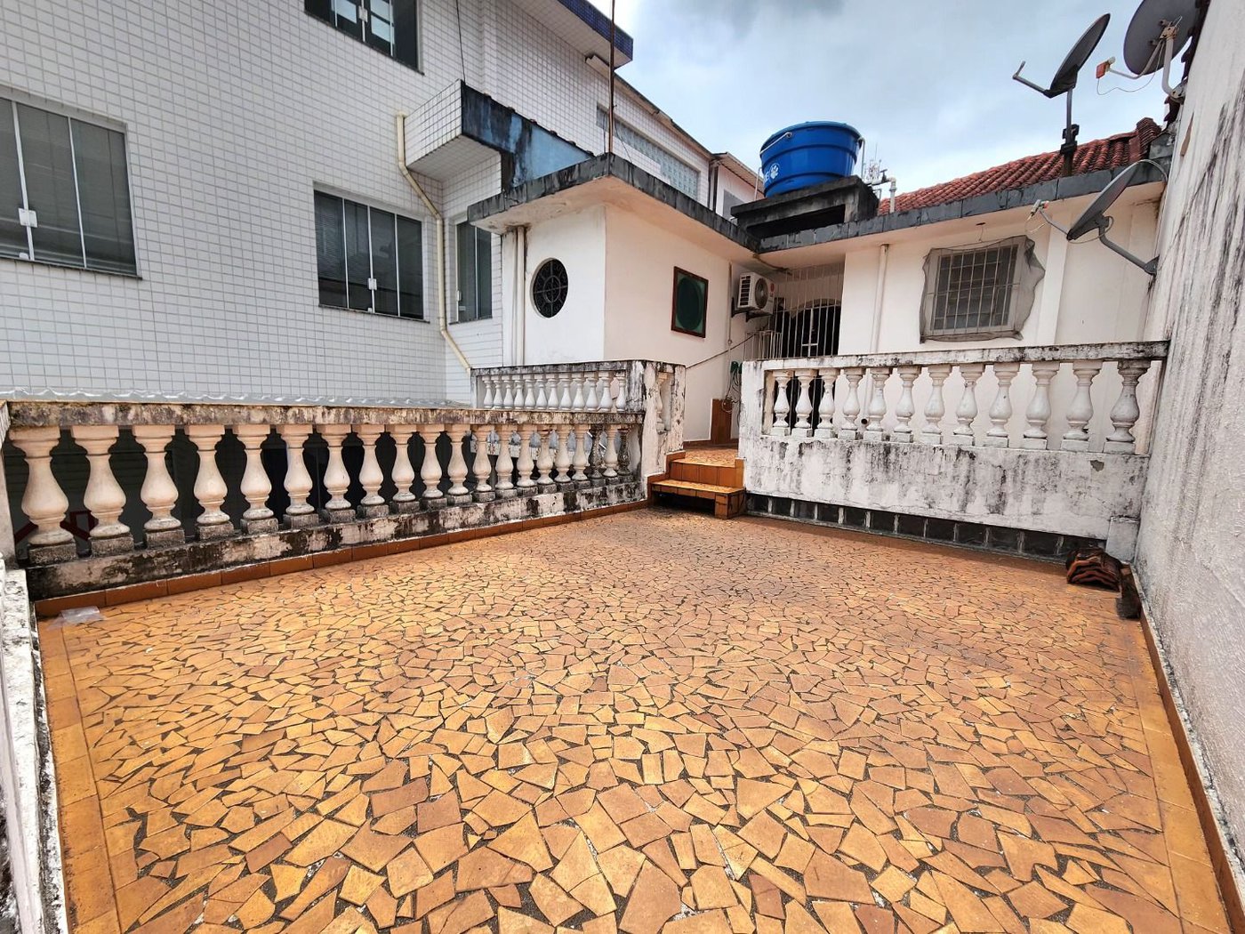 Casa com 3 dormitórios à venda, 198 m² por R$ 1.099.000,00 - Marapé - Santos/SP