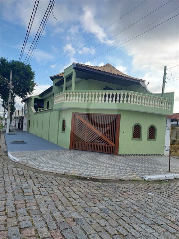 Casa à venda com 2 quartos, sendo 1 suíte, em Vila Maria de Maggi, Suzano, SP