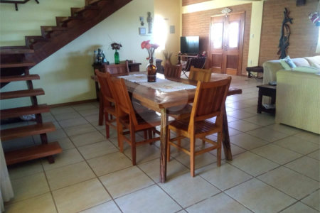 Chácara à venda com 4 quartos, sendo 1 suíte, em Bairro dos Pires, Extrema, MG