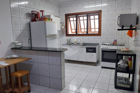 Casa Térrea à venda com 4 quartos, sendo 1 suíte,  em Parque dos Lagos, Mogi das Cruzes, SP