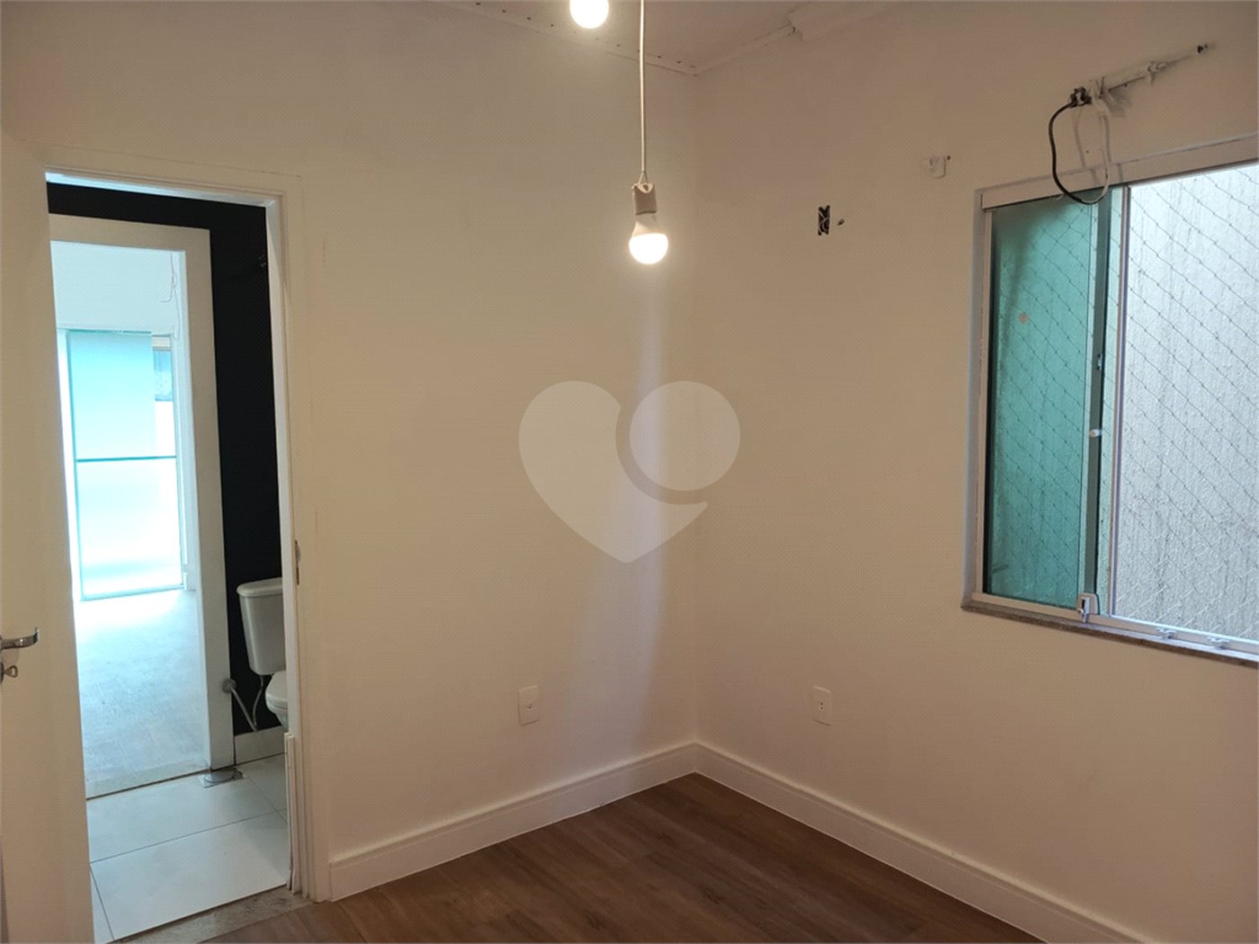 Casa à venda com 3 quartos, sendo 1 suíte, no condomínio Paraíso Classe A, Rio de Janeiro - RJ